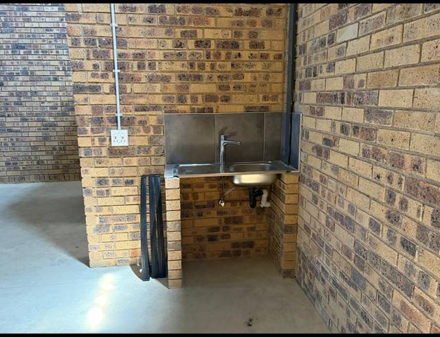 184M² WAREHOUSE TO LET IN ALBERTON NORTH